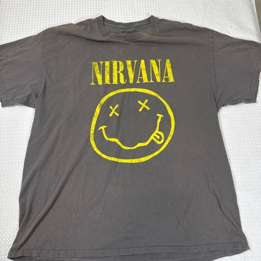 Nirvana Graphic T-Shirt Mens XL Gray Good Smiley Face Logo Rock Band Tee